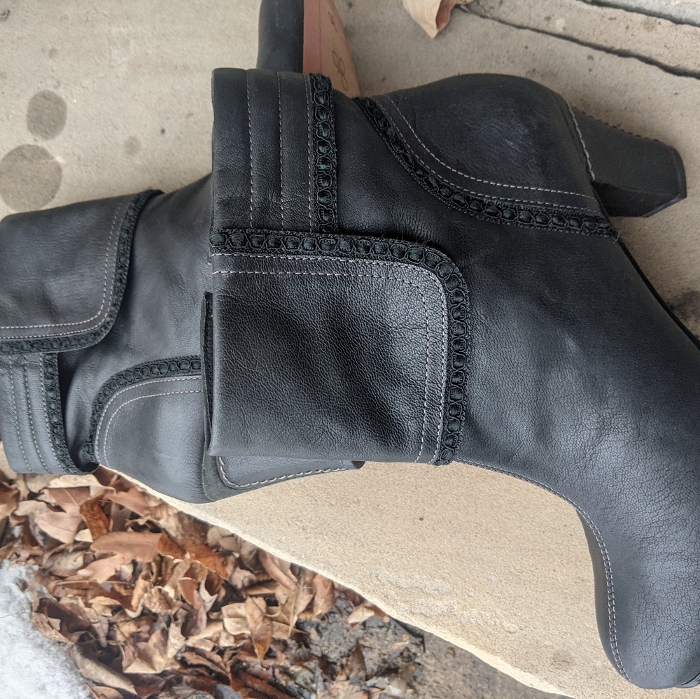 Women's Antia Black Leather Heeled Boots Size 9N